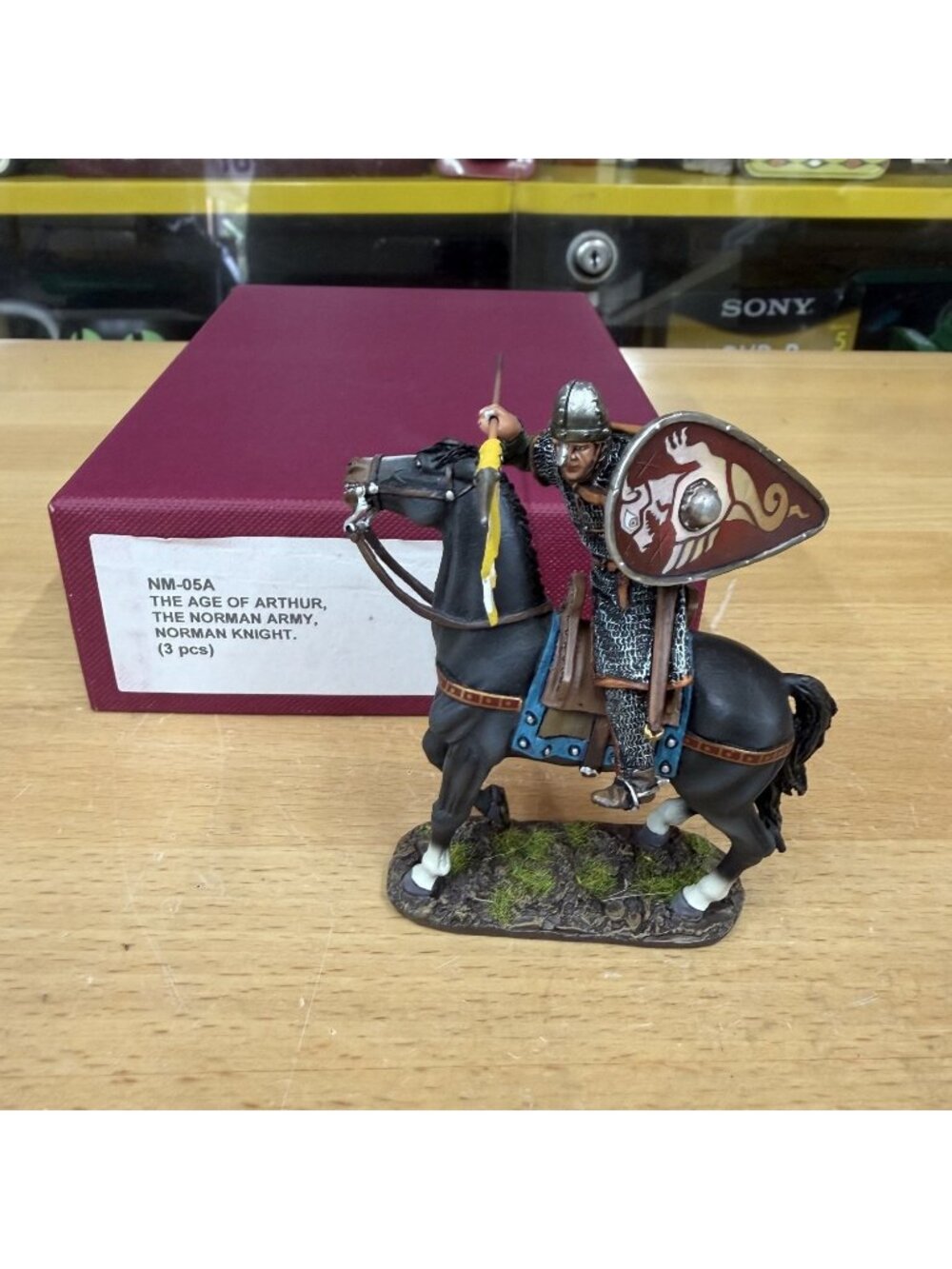 John Jenkins Designs NM-05A Age of Arthur Norman Knight Mounted 3-Piece Boxed
